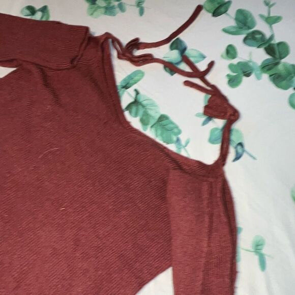 Love Denim 24/7 Burgundy Ribbed Cold-Shoulder Sweater - Size Small - Picture 4 of 5